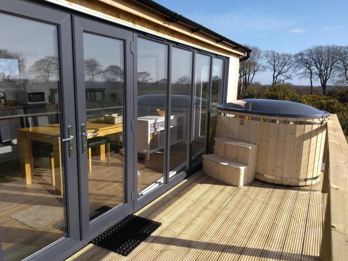 Cleeves Cabins Arran Luxury Lodge With Hot Tub Dalry  Extérieur photo