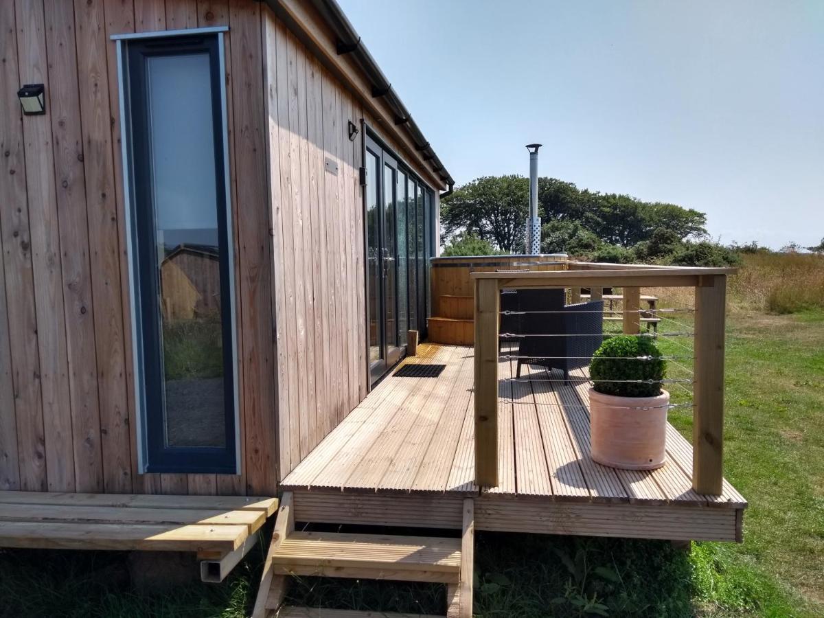 Cleeves Cabins Arran Luxury Lodge With Hot Tub Dalry  Extérieur photo