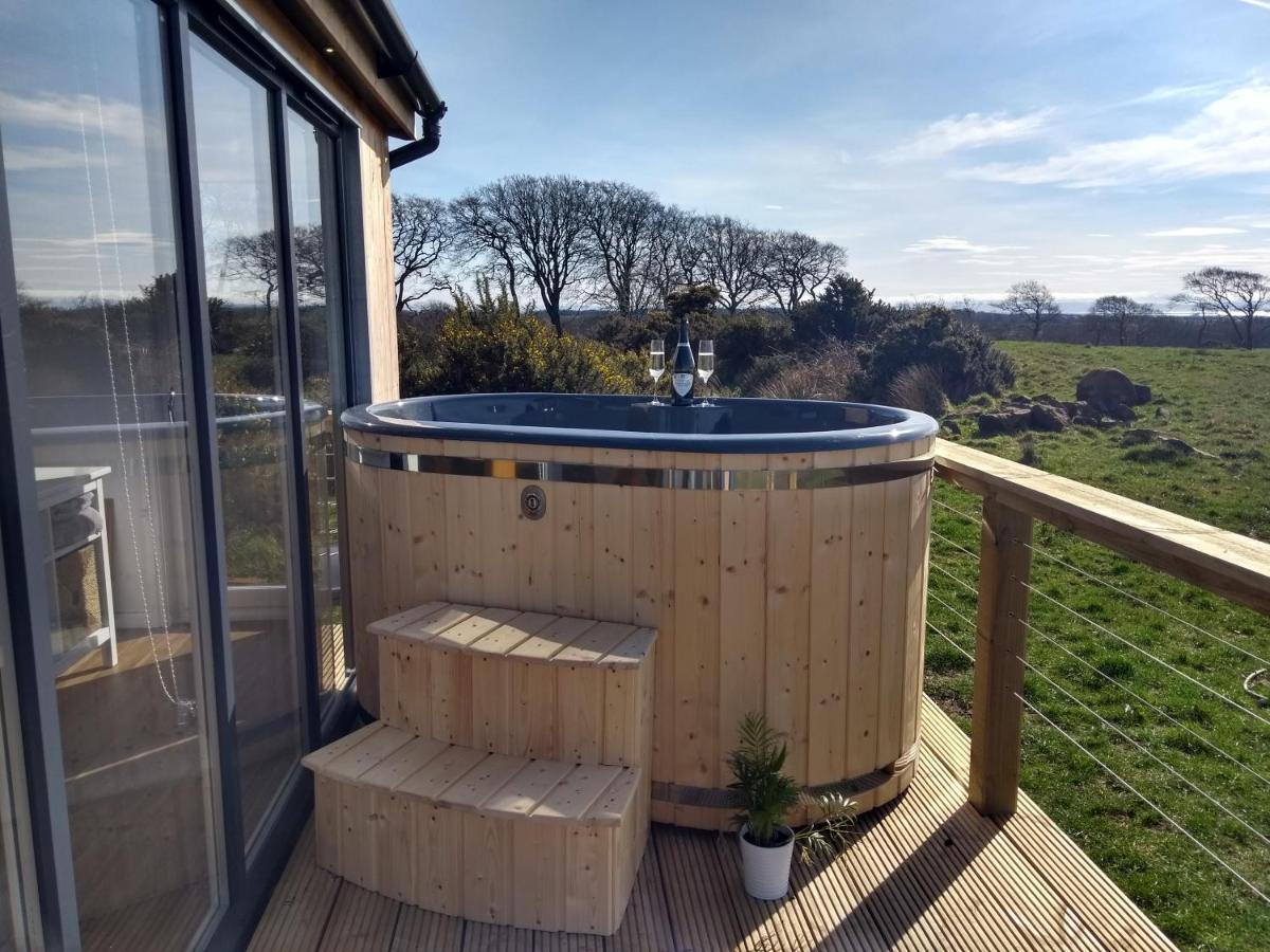 Cleeves Cabins Arran Luxury Lodge With Hot Tub Dalry  Extérieur photo