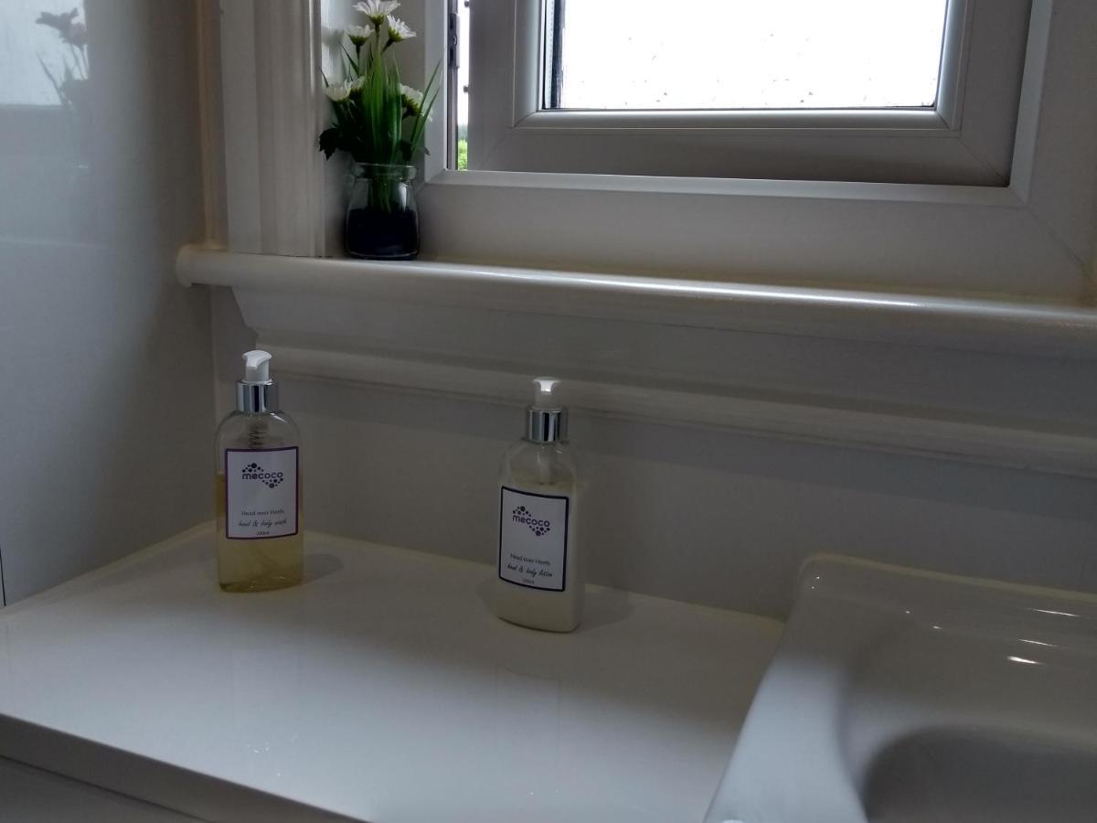 Cleeves Cabins Arran Luxury Lodge With Hot Tub Dalry  Extérieur photo