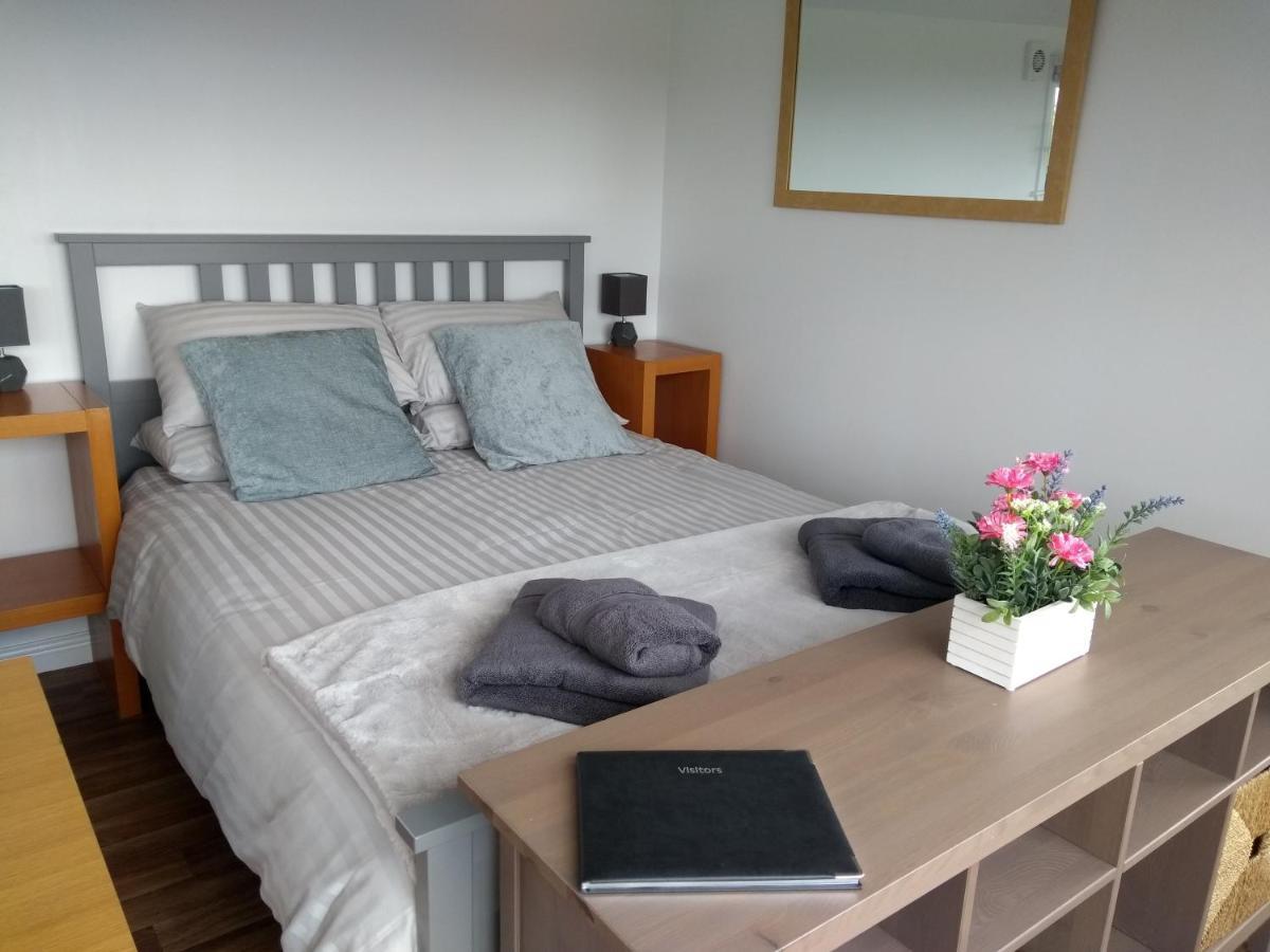 Cleeves Cabins Arran Luxury Lodge With Hot Tub Dalry  Extérieur photo